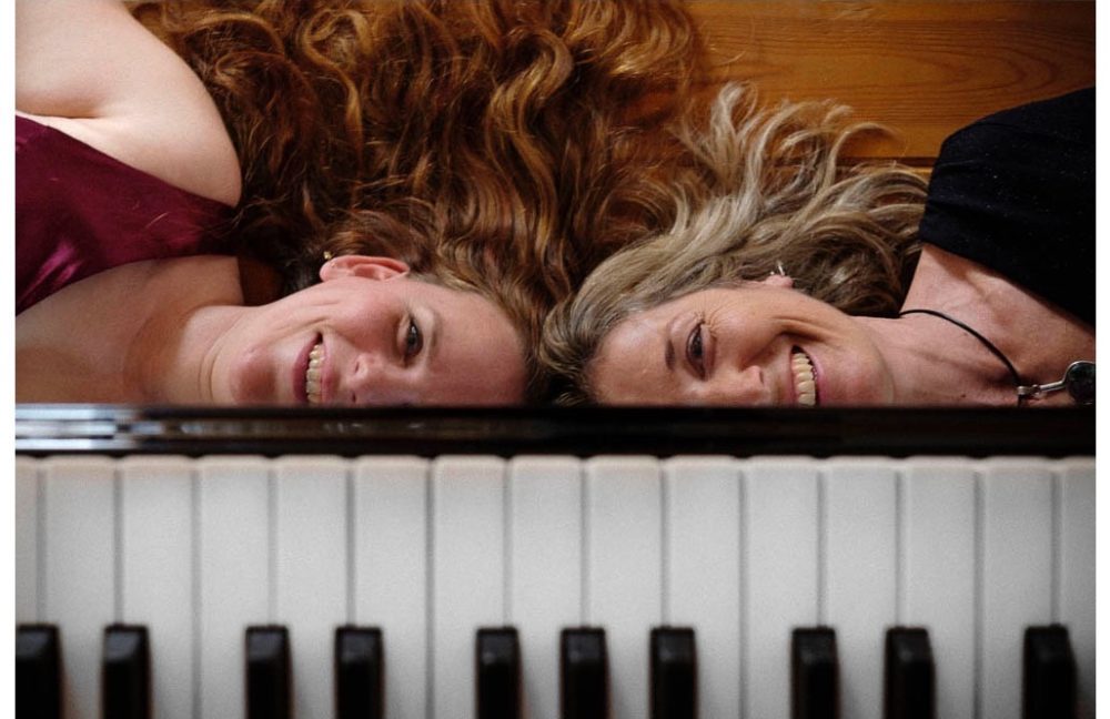 Aurea Marston – Singer